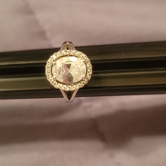 Oval Floating Halo Ring - Picture 2 of 7